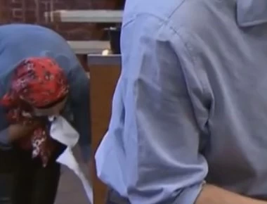 Αηδίασαν όλοι στο MasterChef 3: Παίκτρια καθαρίζει το κουτάλι της με το ίδιο χαρτί που είχε σκουπίσει ιδρώτα και μύτη